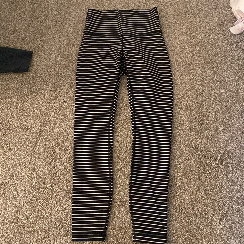 Lululemon size 4 black and white align leggings.